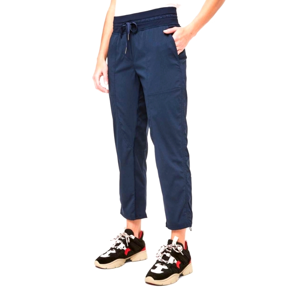 LULULEMON Dance Studio Crop 25" - True Navy - Size 8 - Missing Drawstring